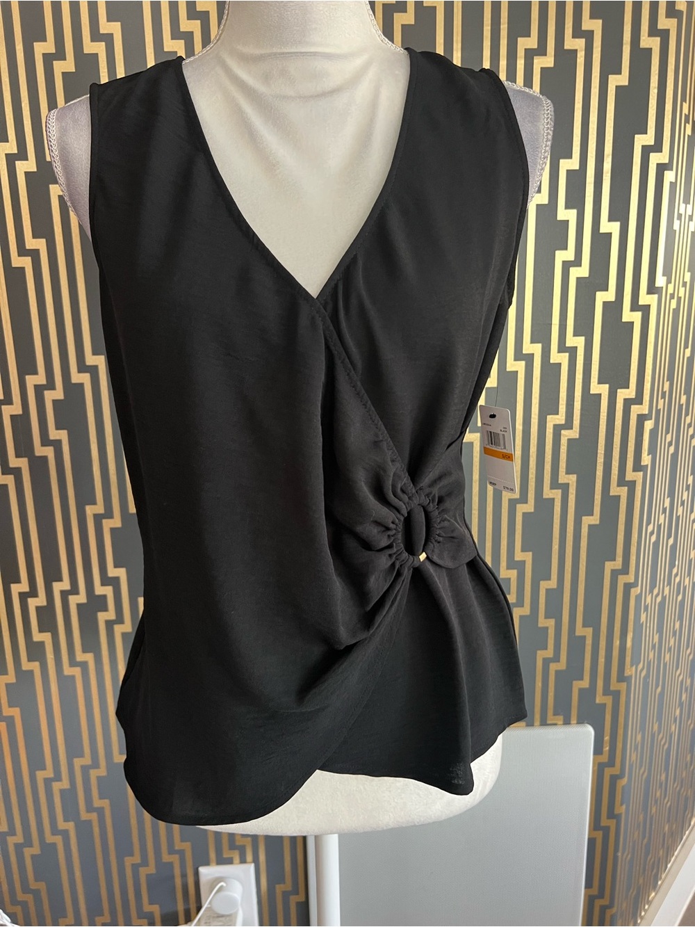 Laundry By Shelli Segal Black Sleeveless V-Neck Twist Ring Top